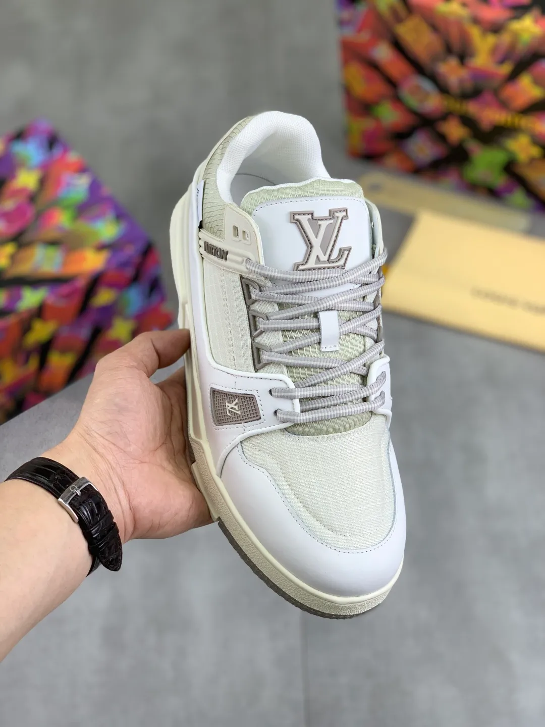 Men's men's shoes 💰P580 New style 💰💎💎Latest color High version 2025Louis*Vuitto* LV Traine Catwalk TRAINER outsole and fabric private model A shoe that definitely costs a lot of money and effort. This series was designed after the arrival of Vifgil. It is favored by many fans every season. Original TPU outsole Original packaging Color: black Available in white (available from stock, super fast shipping) Code number: 35-46